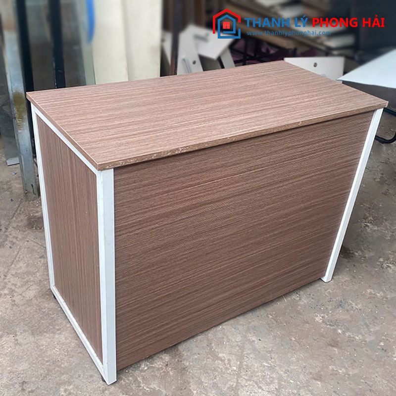Bàn Làm Việc Khung Sắt 1M Có Tấm Chắn Cũ
