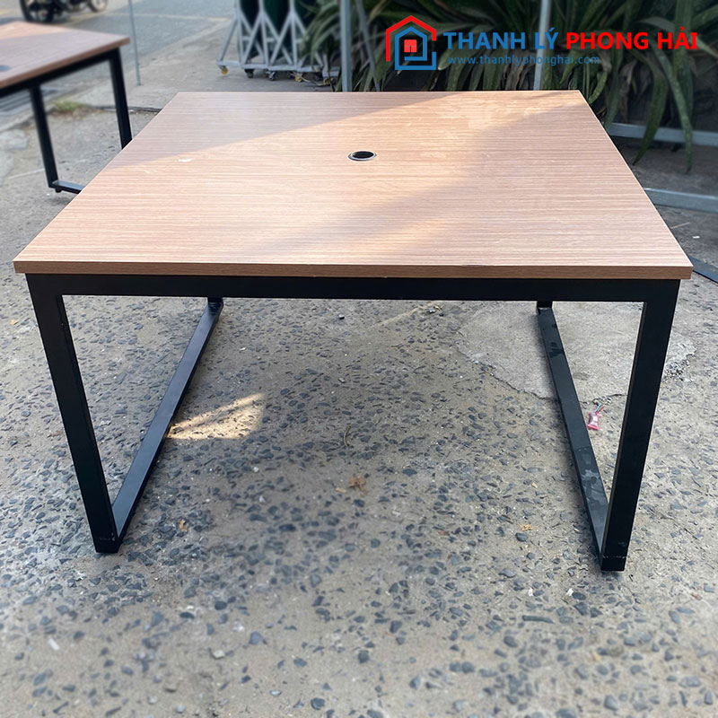 Bàn Làm Việc Vuông 1m2 Mặt Gỗ Cũ