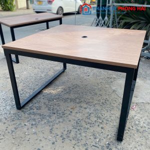 Bàn Làm Việc Vuông 1m2 Mặt Gỗ Cũ