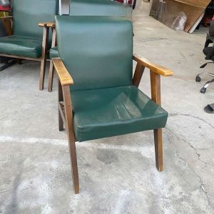 Ghế cafe xanh rêu cũ