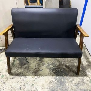 Ghế sofa đơn bọc da cũ