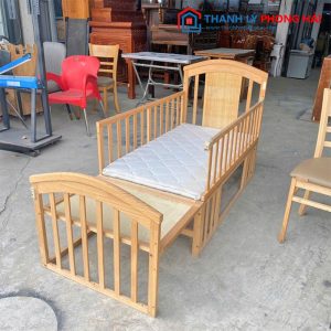 Nội gỗ cũ cho em bé