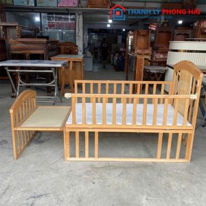 Nội gỗ cũ cho em bé