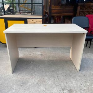 ban-lam-viec-1m2-co-bung-che-cu