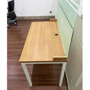 Bàn Làm Việc 1m2 Có Kính Chắn Cũ
