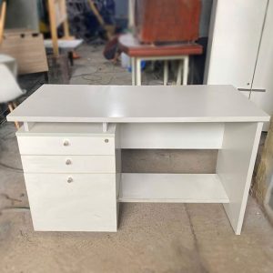 Bàn làm việc có hộc trắng 1m2 cũ