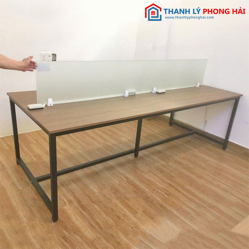 Bàn Làm Việc Nhóm 2m4 Có Vách Kính Cũ