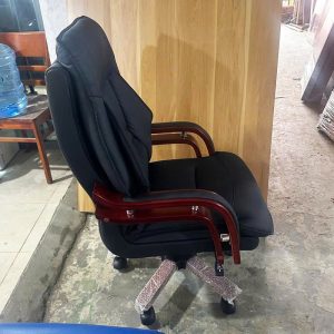 Thanh Lý Ghế Lãnh Đạo Bọc Da Chân Nhựa Mới 99%