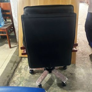 Thanh Lý Ghế Lãnh Đạo Bọc Da Chân Nhựa Mới 99%