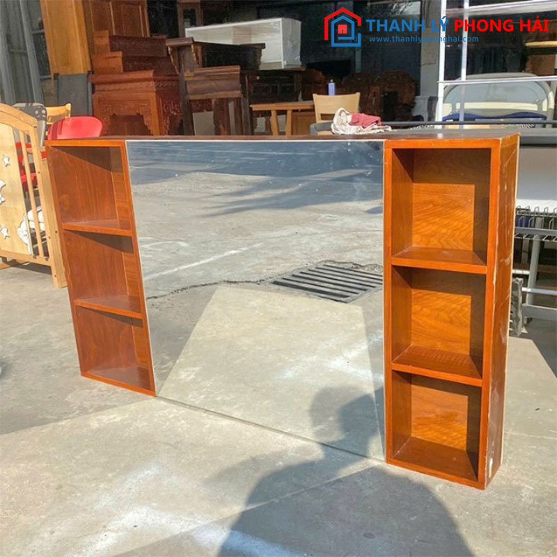 Giường gỗ treo tường cũ