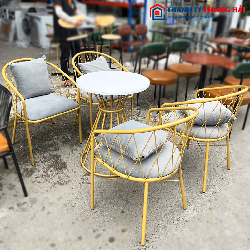 Bộ Bàn Ghế Cafe Vàng Đồng Sang Trọng Mới 99%