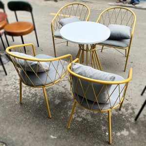 Bộ Bàn Ghế Cafe Vàng Đồng Sang Trọng Mới 99%