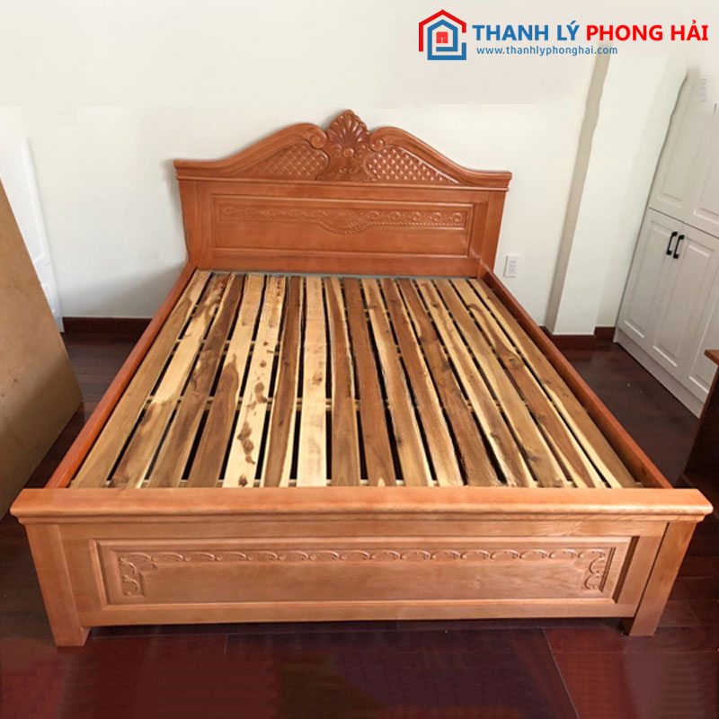 Giường gỗ xoan cổ điển