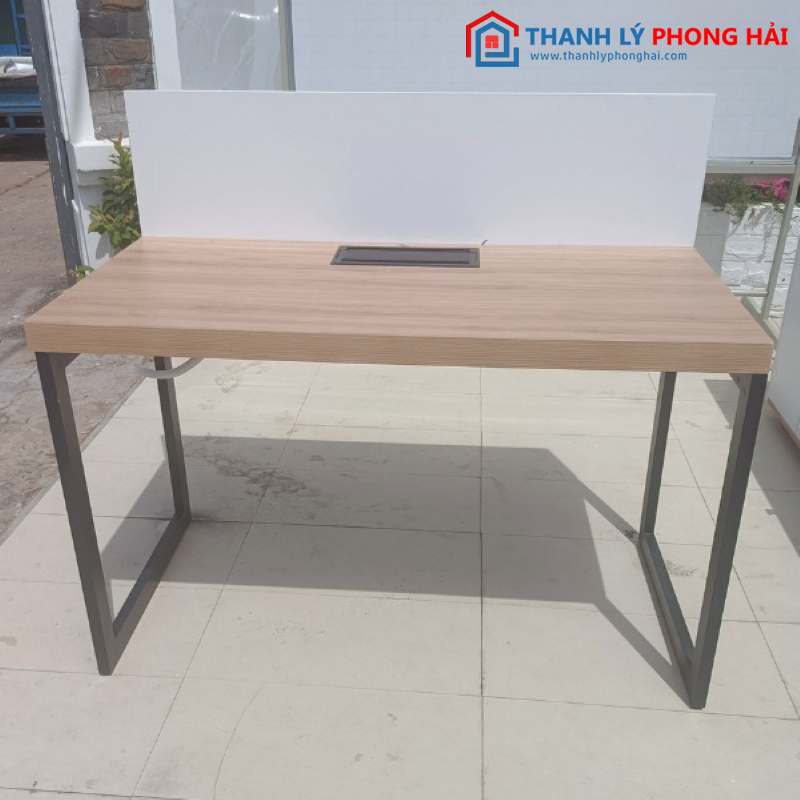 Bàn Làm Việc Chân Vuông Có Bửng Che 1M2 Cũ