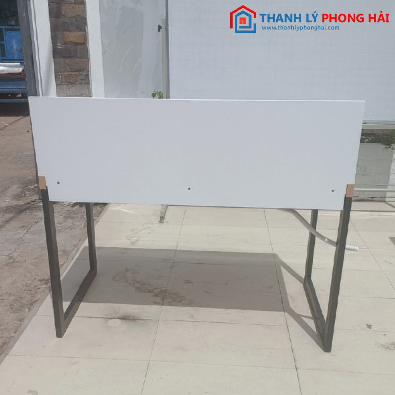 Bàn Làm Việc Chân Vuông Có Bửng Che 1M2 Cũ