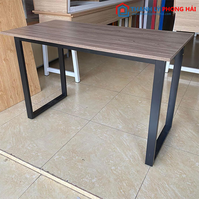 Thanh Lý Bàn Làm Việc Chân Sắt Mặt Gỗ Nâu Mới 99%