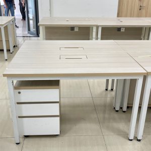 Bàn Làm Việc Có Lỗ Đi Dây 1m2 Cũ