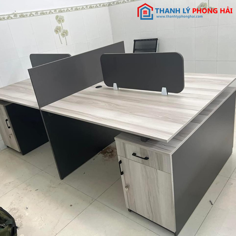 Bàn Làm Việc Nhóm Có Vách Ngăn