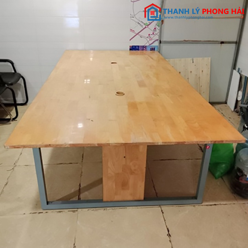 Bàn làm việc khung sắt chân vuông
