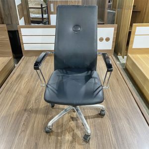 Ghế Xoay Tay Ốp Gỗ đen bóng 2