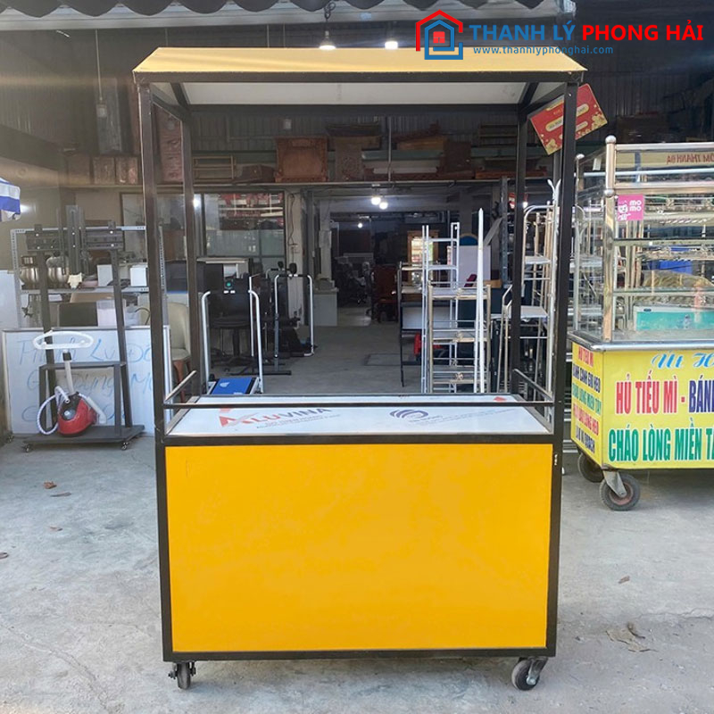 Quầy cafe khung alu cũ màu vàng