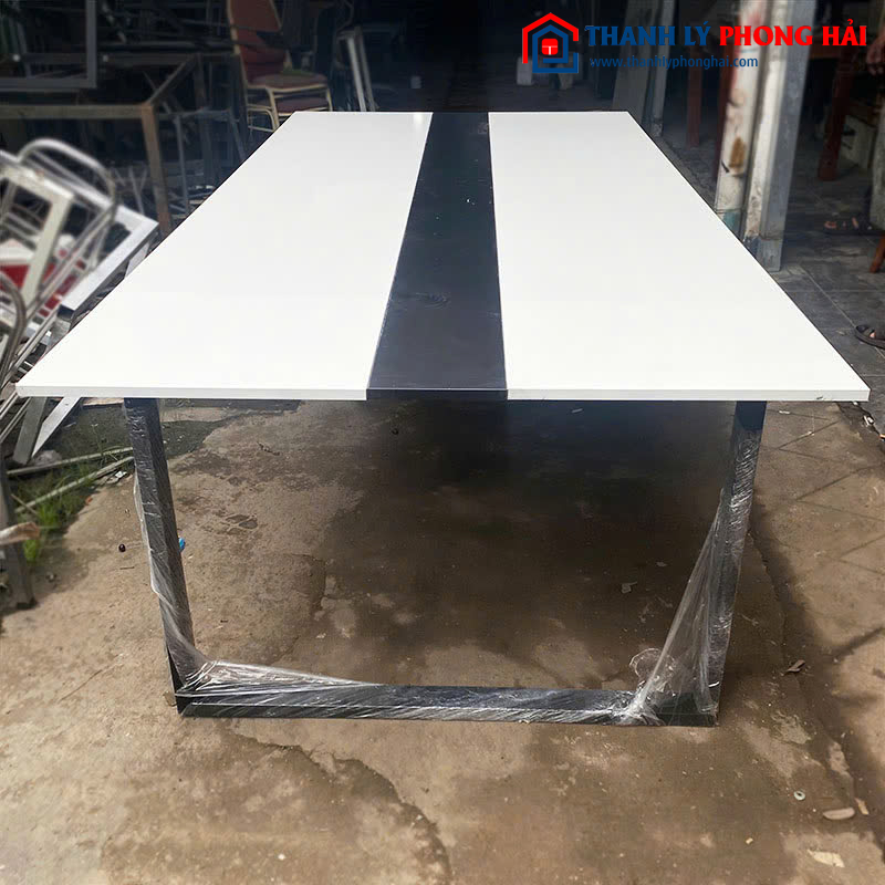 Bàn Họp Khung Sắt 2m4 Mặt Gỗ Công Nghiệp Cũ 1