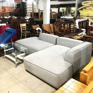 Bộ Sofa Bọc Vải Xám 2m5 Cũ Kèm Bàn Trà Kính