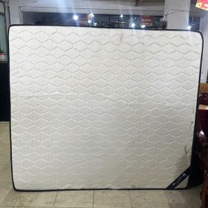 Nệm Lò Xo 1m8 Màu Trắng Cũ