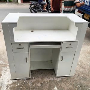 Quầy Lễ Tân Cũ Màu Trắng 1m2