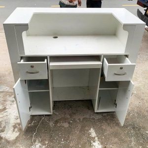 Quầy Lễ Tân Cũ Màu Trắng 1m2