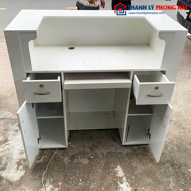 Quầy Lễ Tân Cũ Màu Trắng 1m2