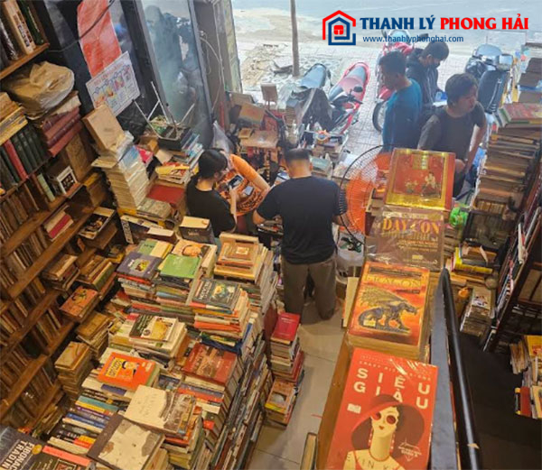 Tiệm sách cũ Momo