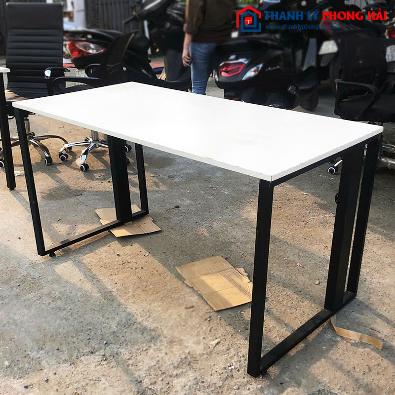 Bàn Làm Việc Cũ 1m4 Chân Sắt Hiện Đại