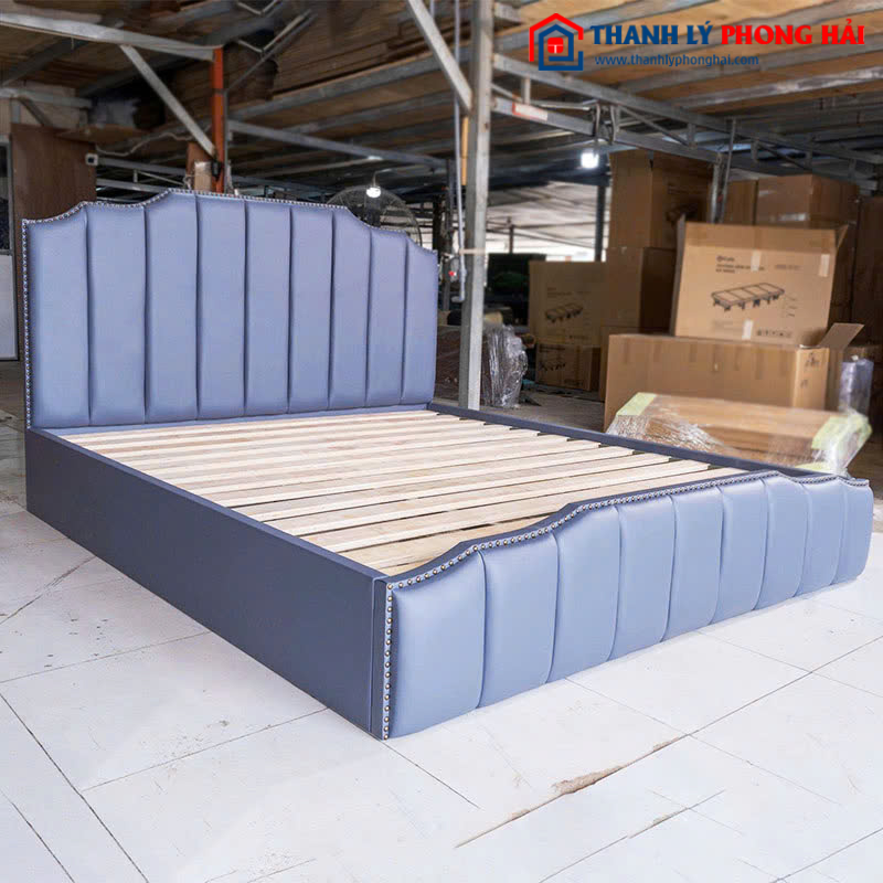 Giường Bọc Da Sọc Hiện Đại Mới 99% (Nhiều Màu)