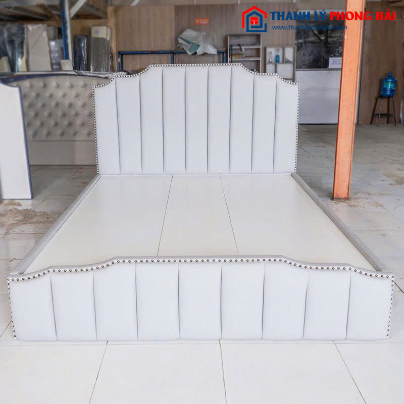 Giường Bọc Da Sọc Hiện Đại Mới 99% (Nhiều Màu)