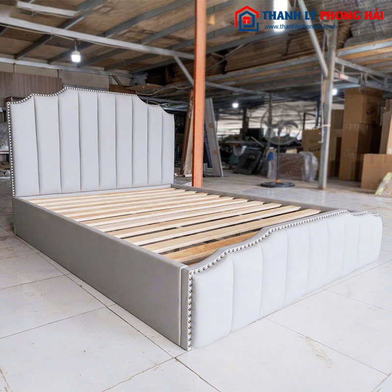 Giường Bọc Da Sọc Hiện Đại Mới 99% (Nhiều Màu)