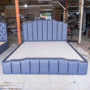 Giường Bọc Da Sọc Hiện Đại Mới 99% (Nhiều Màu)