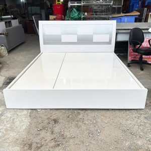 Giường Ngủ Gỗ Cũ 1m8 Gỗ Công Nghiệp Màu Trắng