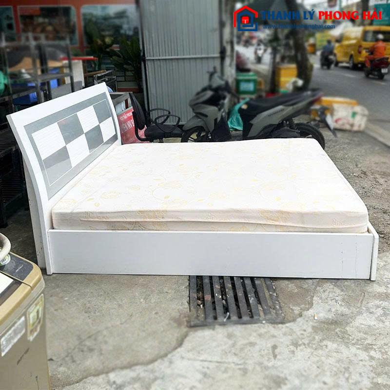 Giường Ngủ Gỗ Cũ 1m8 Gỗ Công Nghiệp Màu Trắng