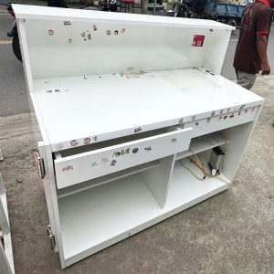 Quầy Lễ Tân Cũ Màu Trắng Phối Hồng 1m2