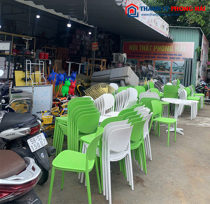 Thu mua bàn ghế nhựa cũ