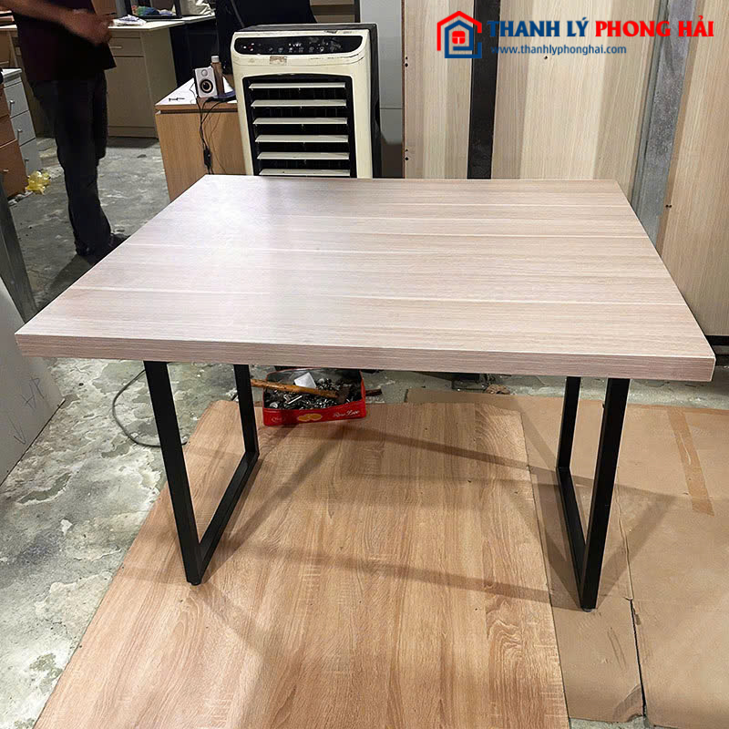Bàn Làm Việc Gỗ Công Nghiệp Có Bửng Chân Sắt 80cm