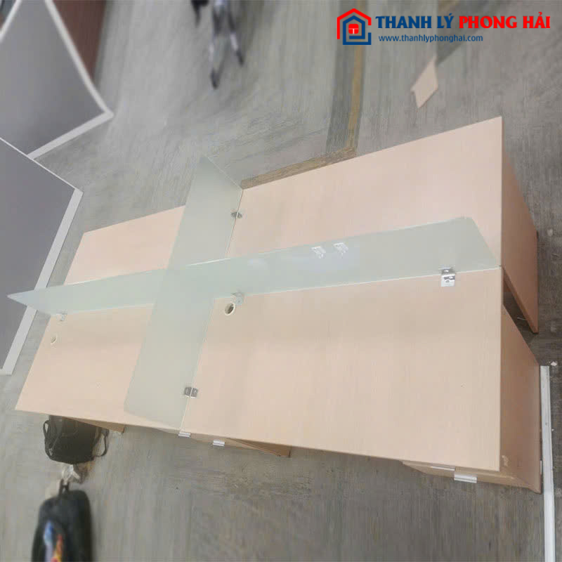 Bàn Làm Việc Nhóm Cũ Có Vách Ngăn Kính 2m6
