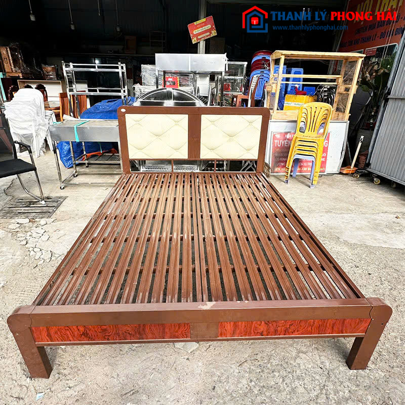 Giường Sắt Cũ Bọc Nệm Đầu Giường 1m6