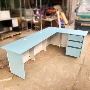 Quầy Lễ Tân 2m4 Góc L Cũ Trắng Phối Xanh
