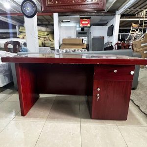Bàn Giám Đốc Gỗ Công Nghiệp 1m4 Màu Nâu Đỏ Cũ