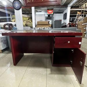 Bàn Giám Đốc Gỗ Công Nghiệp 1m4 Màu Nâu Đỏ Cũ