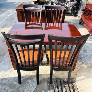 Bộ Bàn Ăn 4 Ghế Cũ Gỗ Bọc Đệm 1m35