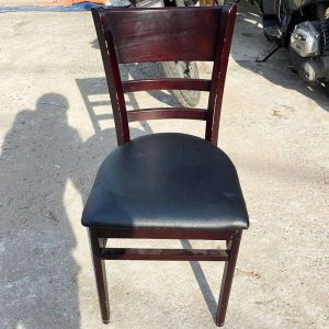 Bộ Bàn Ăn Cabin Cũ 1m6 Kèm Ghế Nệm Đen