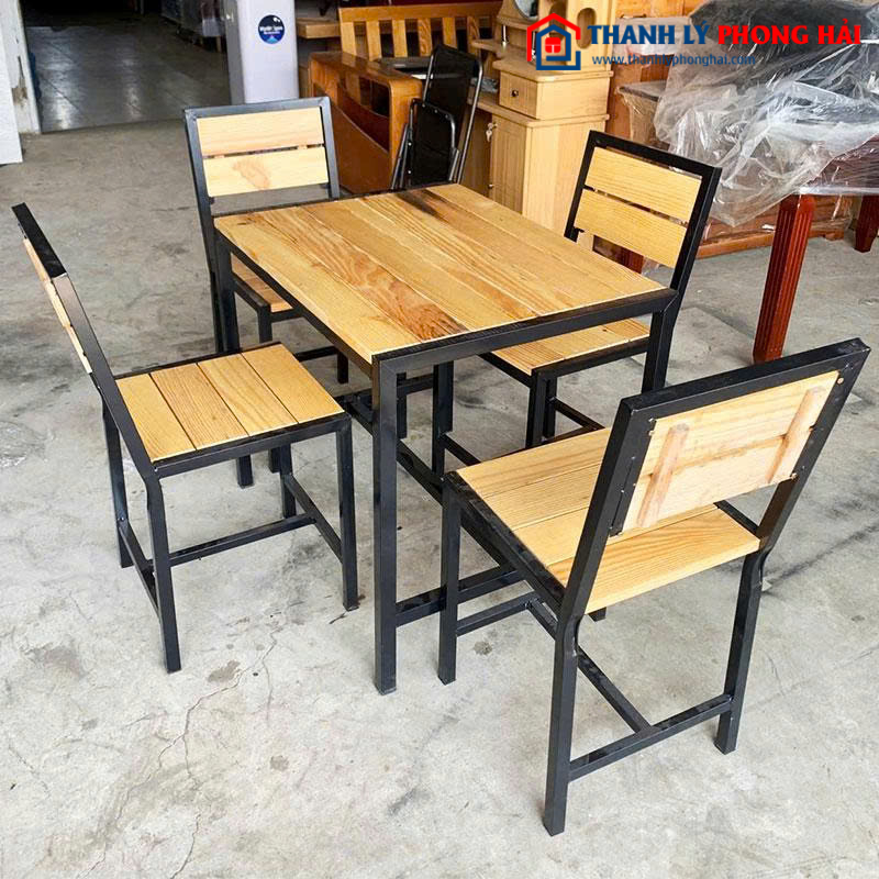 Bộ Bàn Ghế Quán Ăn Gỗ Thông 80cm Mới 99%